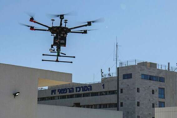 הרחפן מעל המרכז הרפואי // צילום: אייל מרגולין - ג'יני